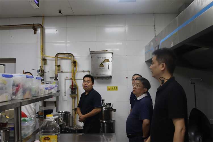 省供銷社黨組成員、理事會副主任向偉益帶隊檢查指導棉麻集團安全生產工作