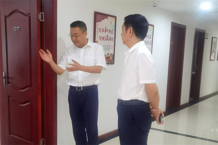 省供銷社黨組成員、機關黨委書記李先明帶隊檢查指導棉麻集團安全生產工作